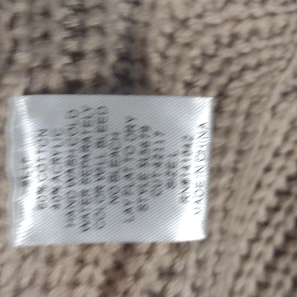 The detailing on this sweater with a peekaboo back amazing scalloped hem bell sl - Picture 5 of 5